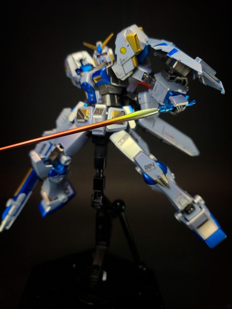 ビーム・サーベルバックパックに2基装備している