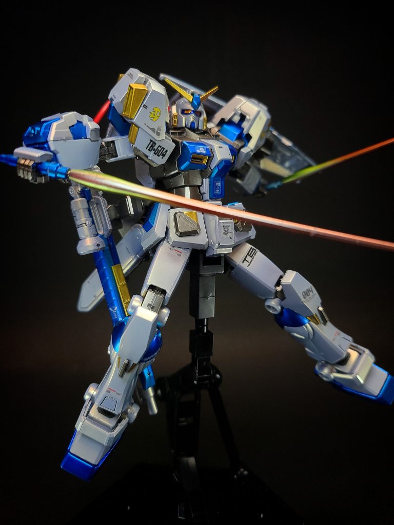 ハイパー・バズーカ肩掛け式の無反動砲。ガンダムが使用する物と同一