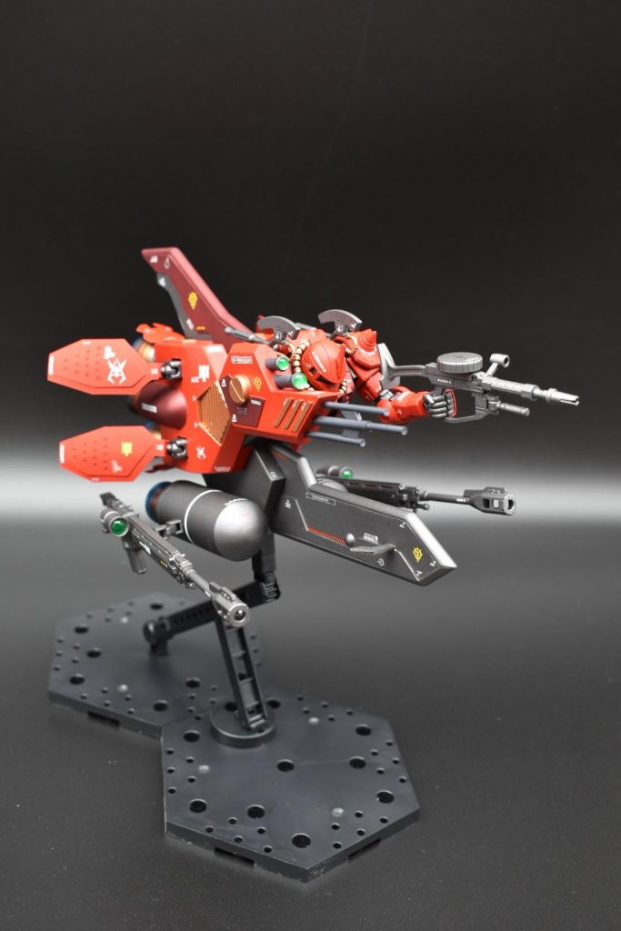 右腕はゼーゴックのような大型センサーに作り替えました。