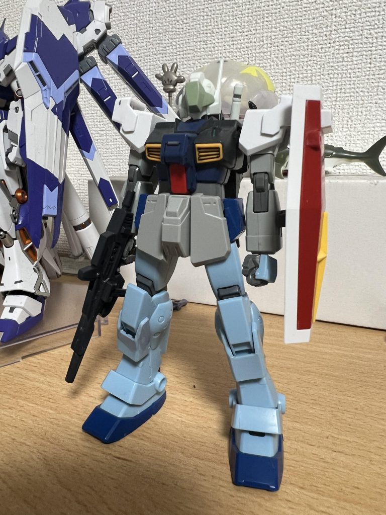 塗装前配色をどうしようか悩んでいた時期ですねまた膝下に追加アーマーとしてジムスナ2の太ももをつけていましたが片方を無くしたためやめました最後までありがとうございました