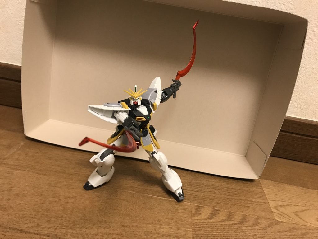 ヒートショーテル湾曲した独特の刀身を持ち、変則的な使い方が出来る。主に、両手に持った二刀流で用いる。超高熱化した刃は、PS装甲の敵さえも一刀両断する。重量と熱溶断で斬る仕組みなので投擲武器として使用する事も可能で、普段はバックパックに装着されている。