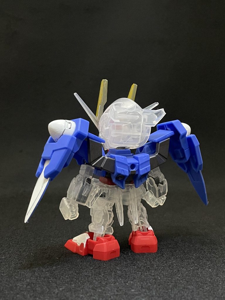 バックパックも簡単に部分塗装してみましたが、バーニアはもっと明るい色にしても良かったかな…。