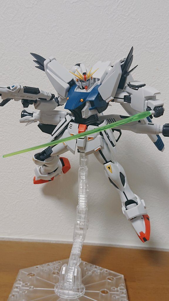 放熱フィンの展開機構は新解釈になってましたね。全体的なプロポーションがアニメ寄りなのにそこだけオリジナルなのが不思議です。 