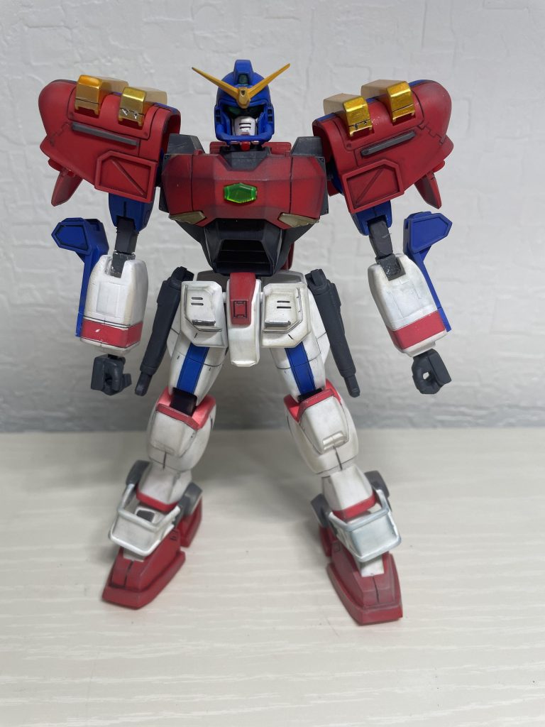 少ししか弄ってないですけど、良いプロポーションですよね。足も延長してもよかったかも。目が暗い、、、失敗です。頭部の前後を延長してる関係で、ツインアイぶった斬って接着してるのですが、もうちょい塗装色を明るくすれば良かったですね。