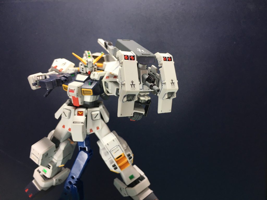 チャフランチャー装備。前衛での攪乱などに有用な装備であるほか、投影面積がやや拡大して防御力向上にもつながります。