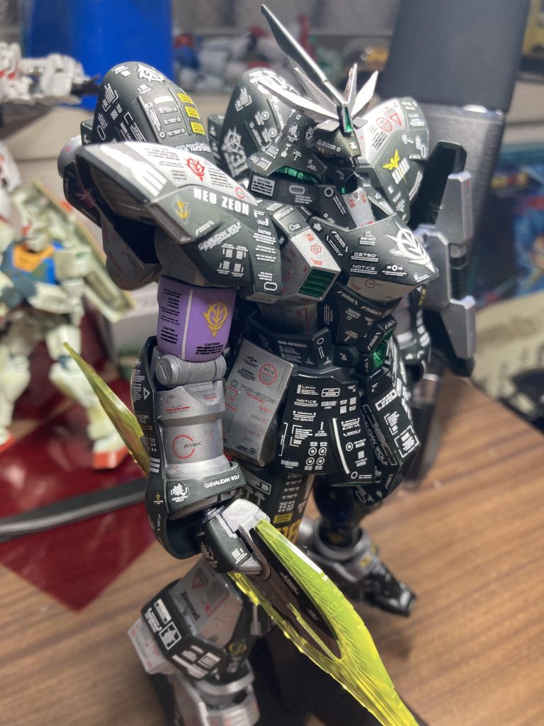 差し色で腕のパーツを紫にしてみました。