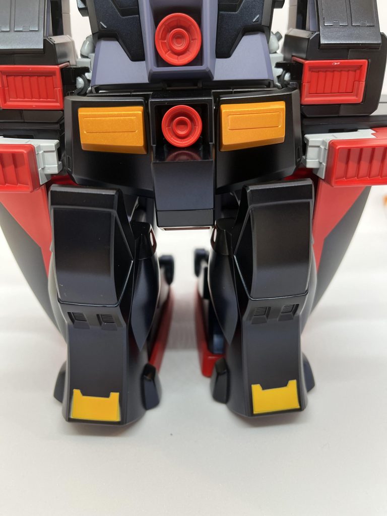 付属のホイールシールは使わず、塗り分けましたが、マスキングが甘い、、、。色味はブラックに馴染む落ち着いた色にまとまりました。