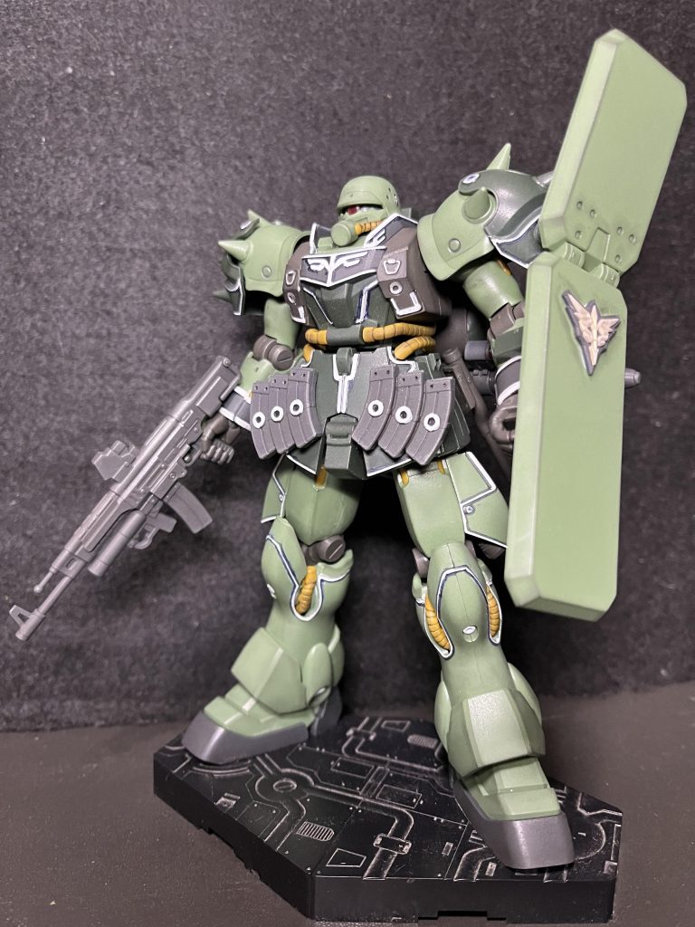 エングレービングは筆塗り誤魔化し仕上げwシールドはMSエンブレムレリーフを使用してます