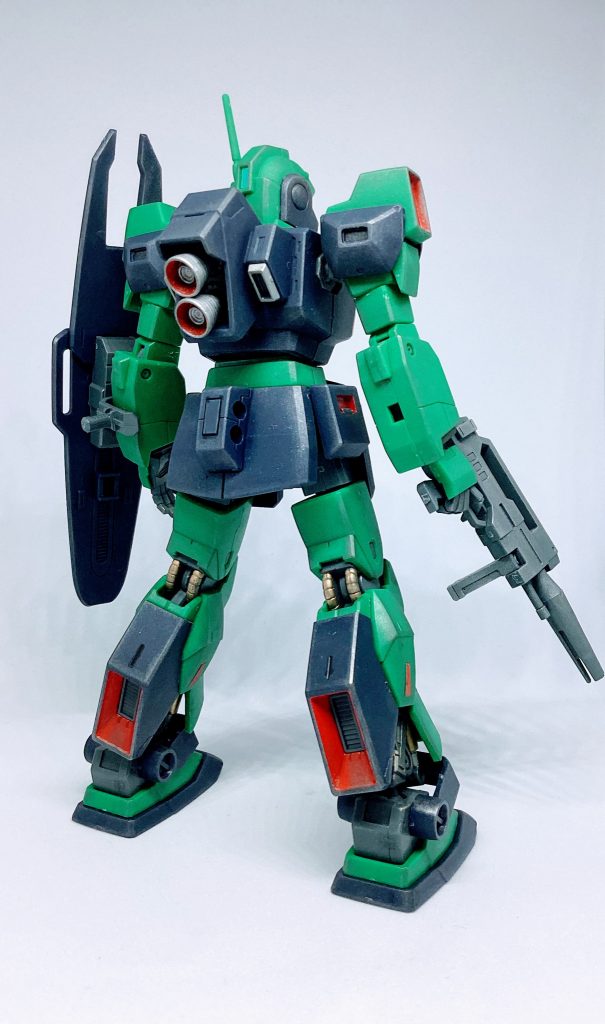 後ろ姿が一番強そうです。つまり顔が弱そう？