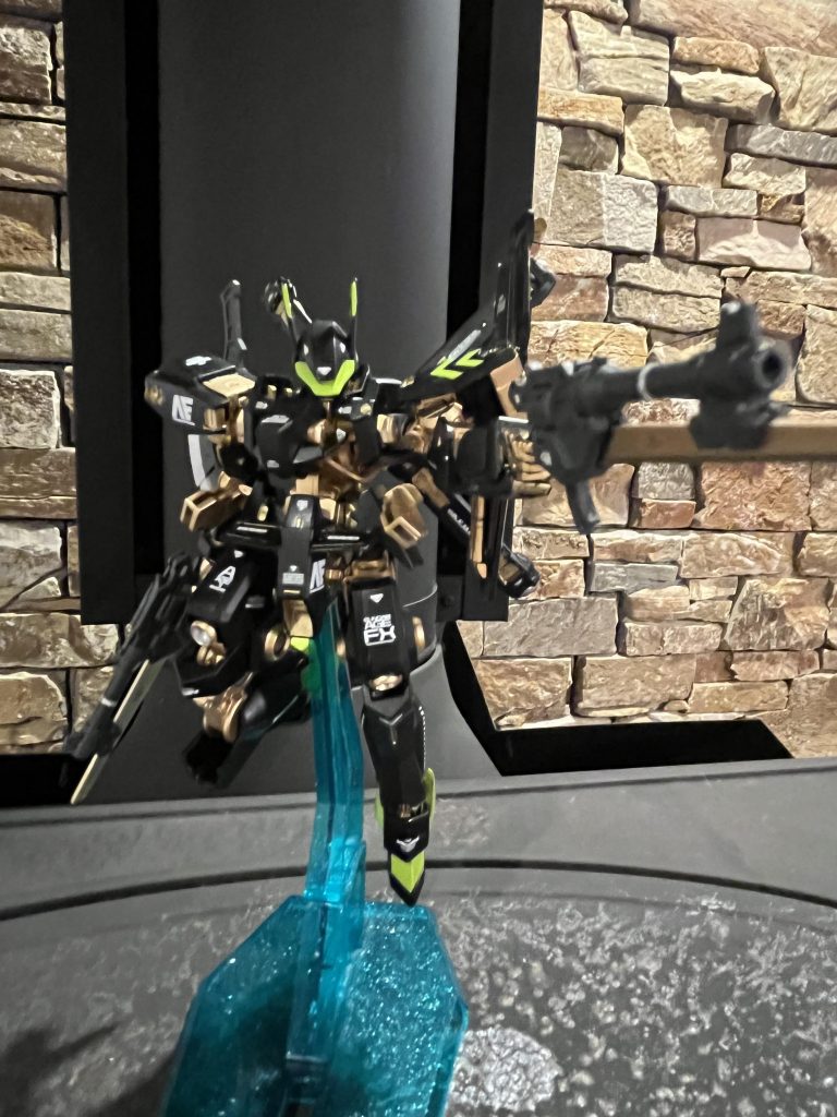 個人的にはゴールドの塗装が難しかったのでメタリック系の塗料の塗装方法などがあれば詳しく教えて下さると幸いです。ちなみにゴールドの塗装で使った塗料はミスターカラーのゴールドです。