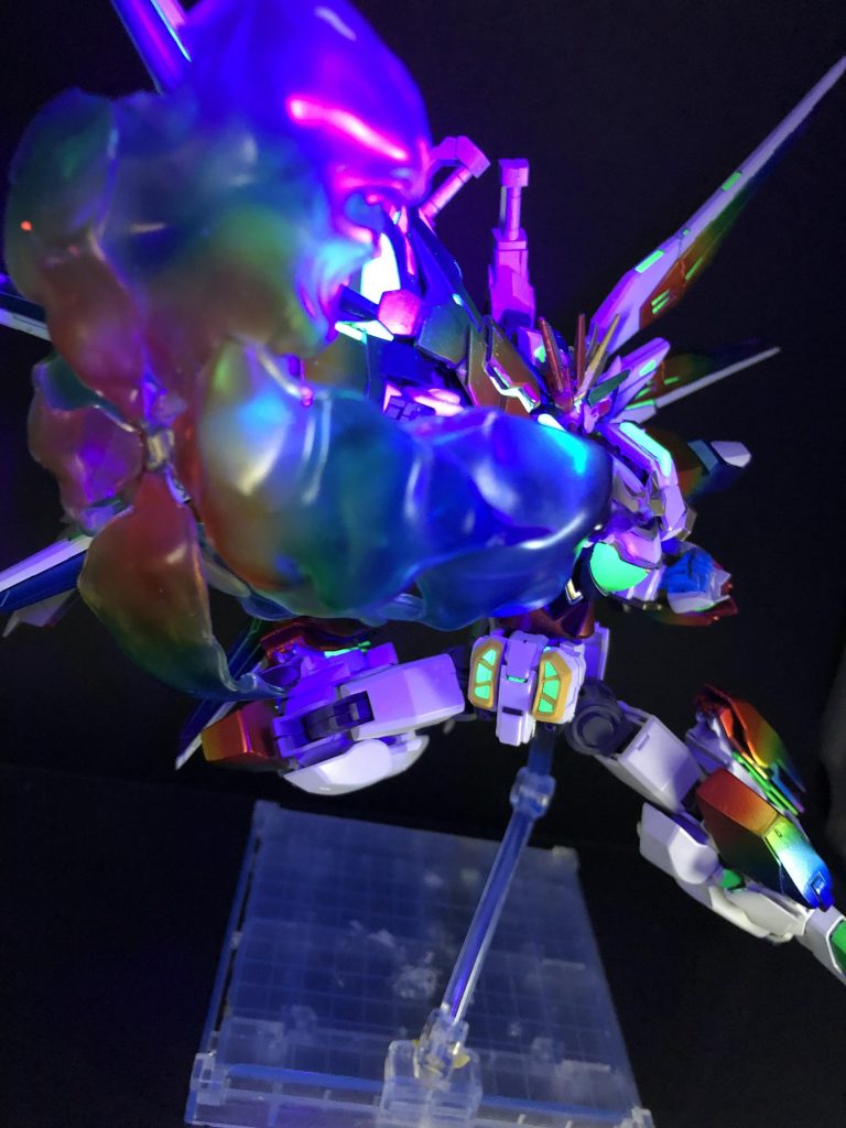 ブラックライト当てるとさらに綺麗です。