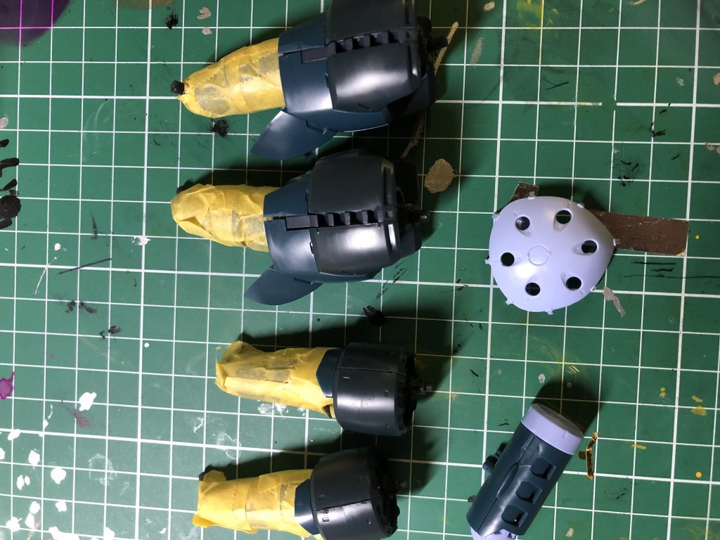 塗装前、関節はマスキングしました