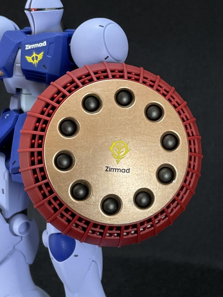 広い面の筆塗りはまだ苦手だったのですが、今回はとても良い感じに盾を塗れたと満足しています。