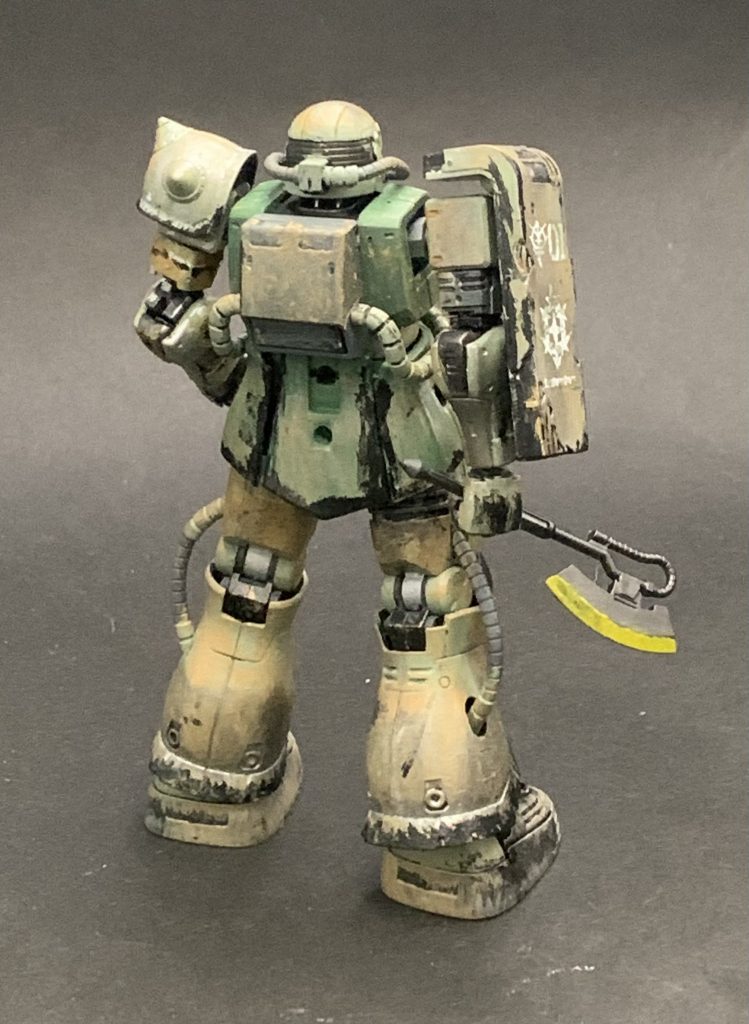 バックショット、ちょっと汚しすぎてこういう色のザクみたいにも見えるかな