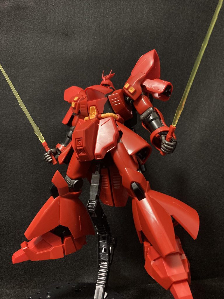 サザビーはビームサーベルはやはり二刀流が似合いますね!