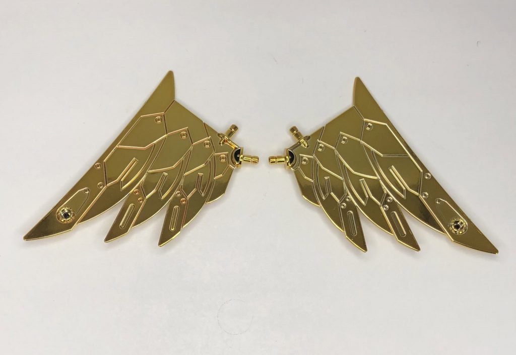 メッキパーツはタミヤエナメルのクリアーオレンジでスミ入れしています(左側)