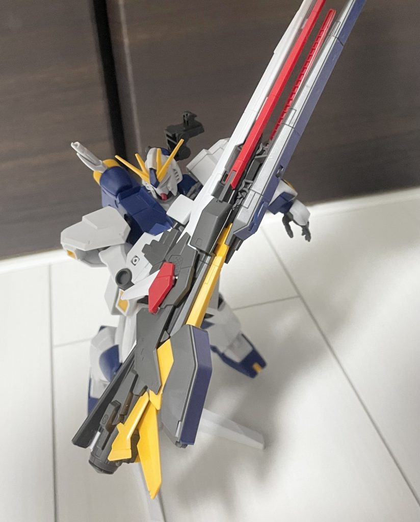 クロブの前後特殊格闘(みたいなポージング)ビームソードモード的なやつ手で抑えないと、ファンネルが重すぎて腕が下がる。辛いです…