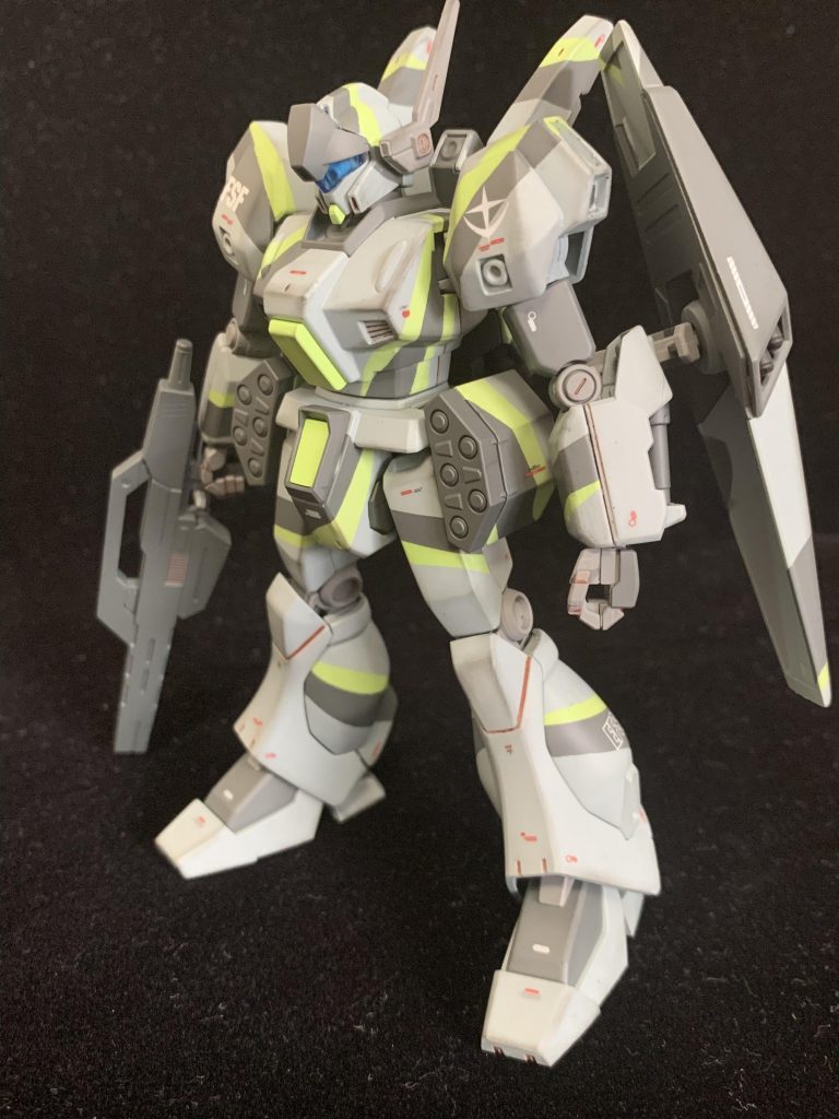 本体は逆シャア期のジェガンに寄せつつ、各装備はBタイプ、配色はアグレッサー隊配属風という・・・まぁいわゆる俺ジェガンです。