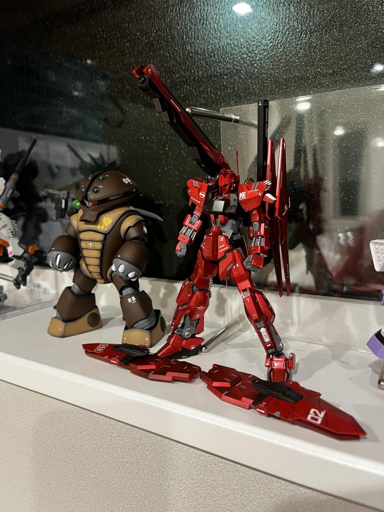 同時期に完成した百式と並べてうん~アッガイのが強そうでかっこいいな、、w感想・まとめHGUCアッガイ 少し古いキットですが外装に合わせ目もなく味のあるキットです。今回は黒立ち上げ塗装なのでディティールは一切追加しておりません。それでも自分の中で1・2を争うほどお気に入りの作品となりました!!何気にジオン水泳部を作るのは初めてでした。水泳部のバリエーション増やしていきたい!!Twitterしてますので是非フォローよろしくお願いいたします!↓↓↓https://twitter.com/akasaha1124 最後までご覧くださりありがとうございました!!