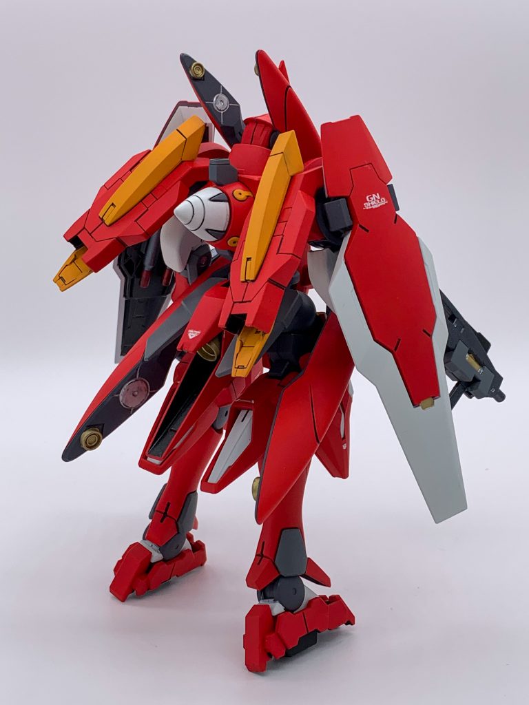 背面。肩に追加ブースター、シールドと色々装備して関節は限界、塗装も少し傷付きはじめて、まぁまぁボロボロです。