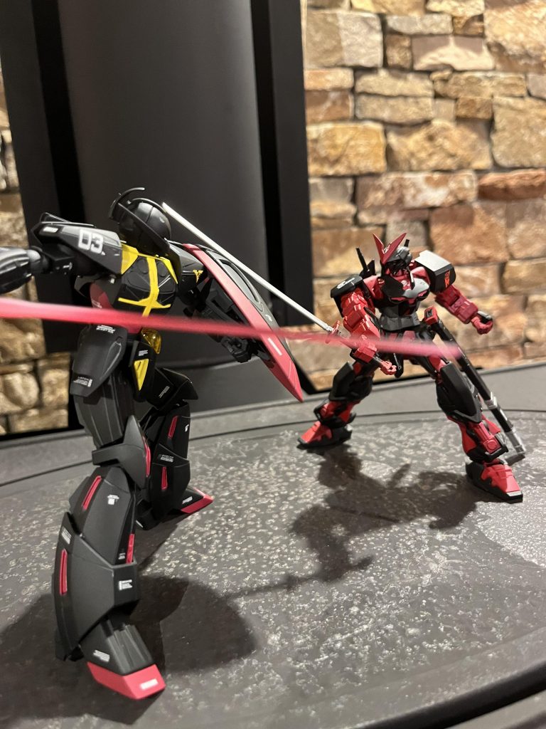 個人的に今回のターンエーガンダムはかなり気にいってます。少し残念だったのが胸部のイエローのマスキングが上手くいかなかった事です。