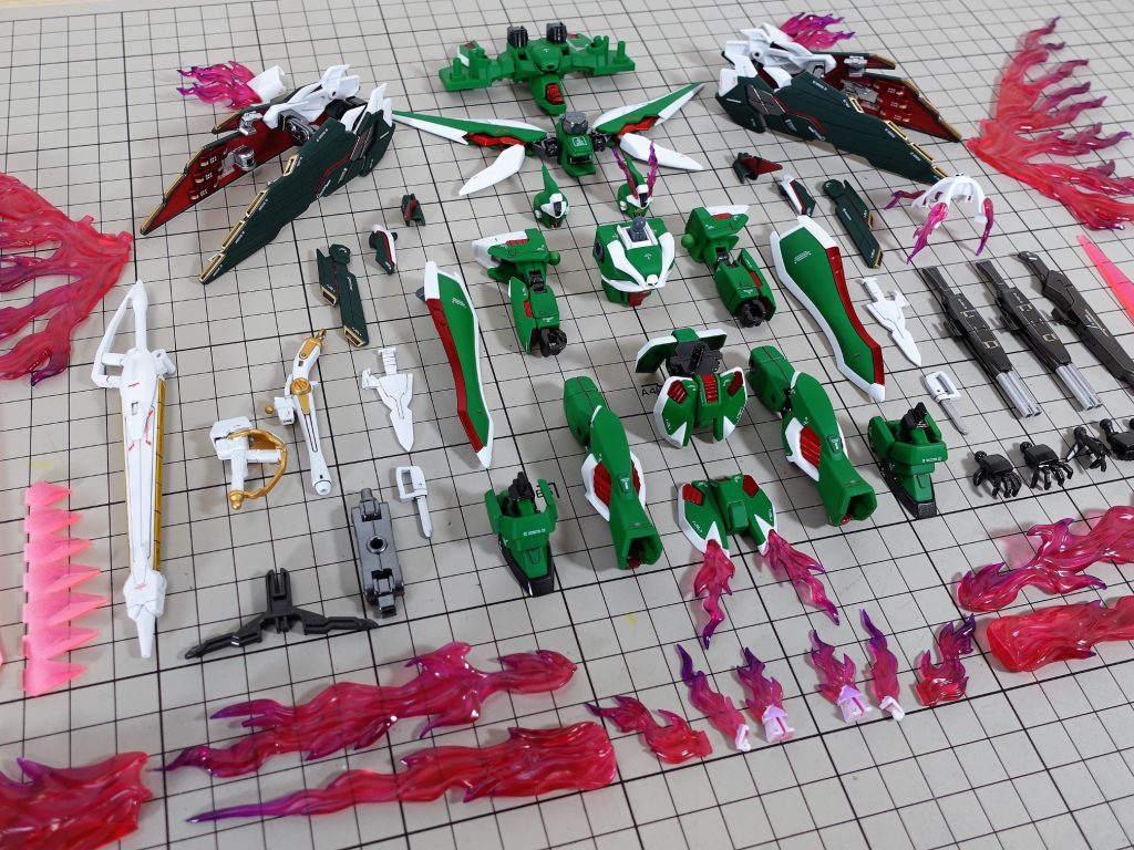 作成時の写真 その5模型製作の知識が乏しいので何の工作に対しても調べながらになってしまうのですが、その分勉強になったと思います。メタルビルドのX-0フルクロスがメチャクチャカッコ良かったので挑戦してみましたが、プラ板の切り出しや、パテこねたりとか初めての挑戦が多すぎて完成まで時間が掛かってしまうことに・・・出来はまだまだですが、なんとか完成して良かったです。最後まで閲覧ありがとうございました。