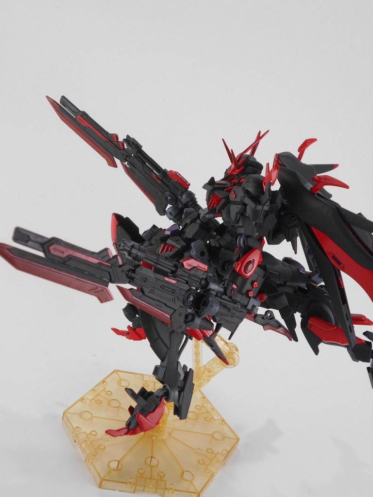 カレトヴルッフ改・「テシオス」ビームキャノンモード。普段は再度アーマーに接続されており、接続時限定で本体から供給されたエネルギーで高出力ビームを撃つことが出来ます。ガトリングも撃つことが可能です。