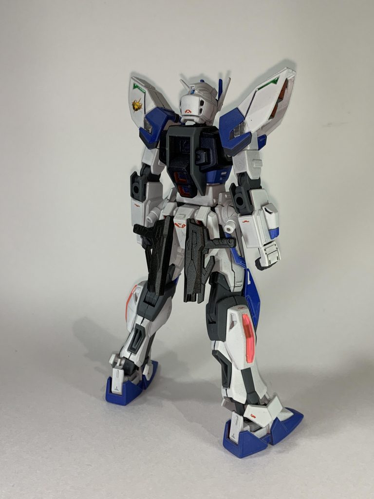 パック無し状態での標準装備はビームガン2丁、ビームサーベル2本となっている。