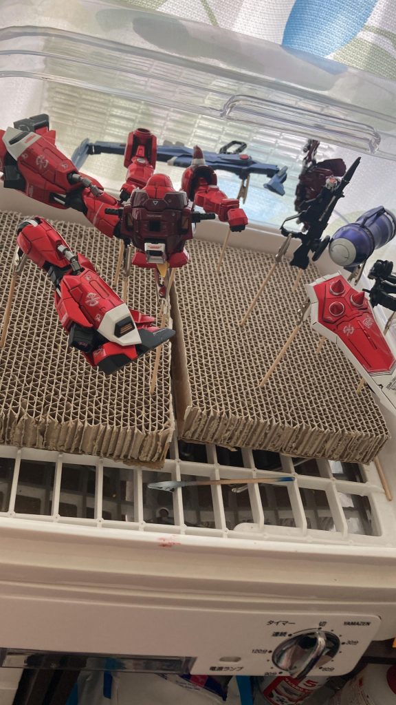 デカールは付属のマーキングシールを使用したのですが、思ってたより引っ付いていなかったので少し失敗してしまいました( ;∀;)