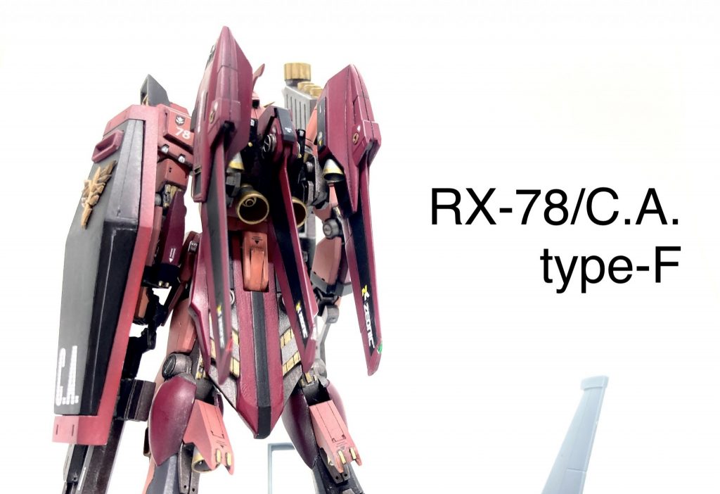 翼は畳むことができます。畳むと翼が上へせり上がります。