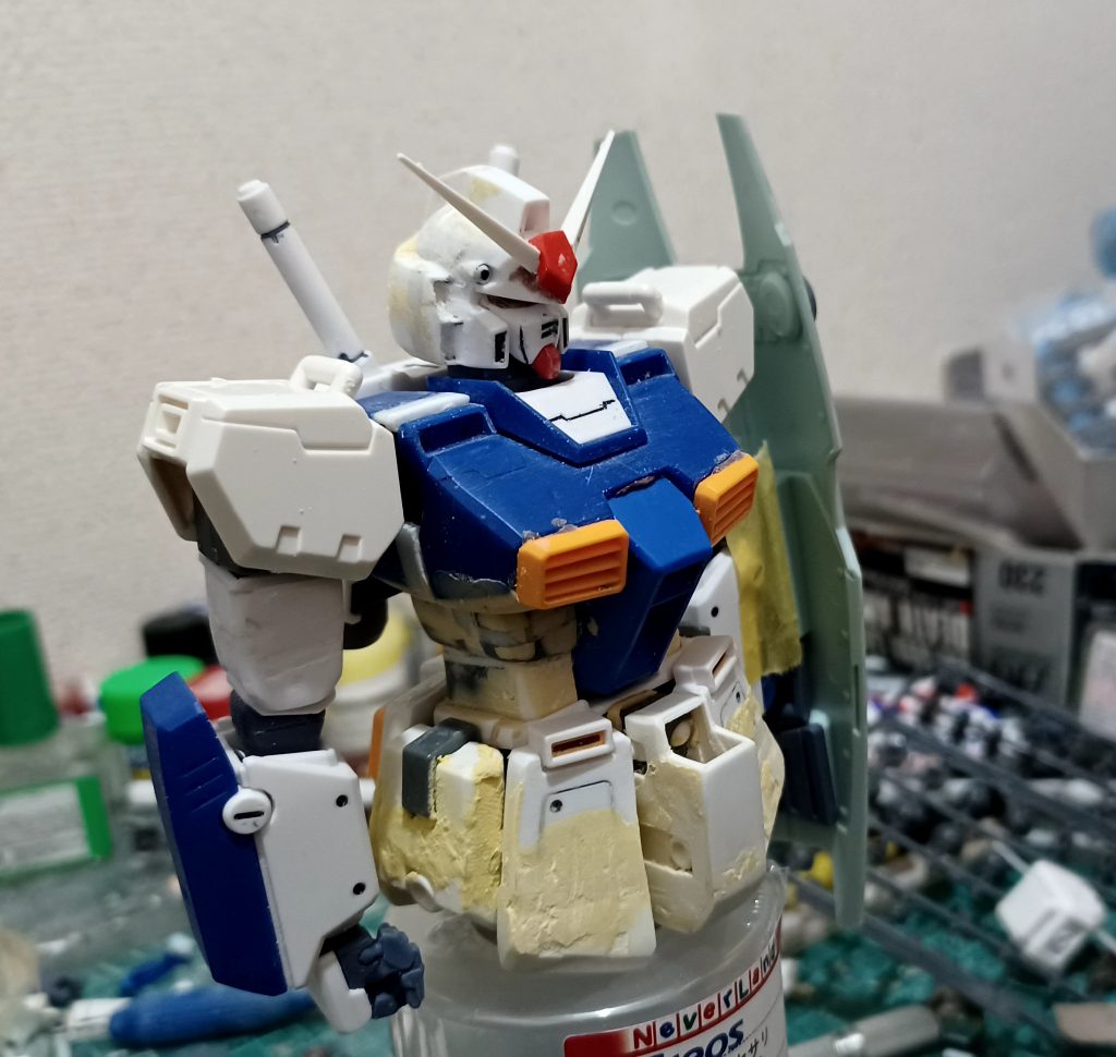 肩がキットのままだと小さいのでver.kaのパーツに。頭の形がキットは独特なんで修正してます。