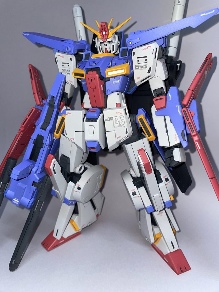流石近年？の MGキット、いじらずともカッコよかったですが自分なりに味を出せたらと制作しました。最近はパステル調にはまってますので淡い色合いを目指しました。ホワイト部分はニュートラルグレー1、青はミリオンブルー＋ブライトロイヤルブルー混色、赤はハーマンレッドを適当に薄くしました。
