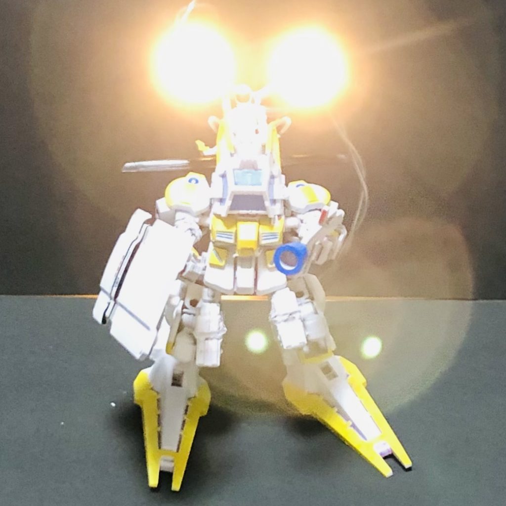 電飾を仕込んであるので、サーチライト(投光器)は本当に光ります!😊🌟