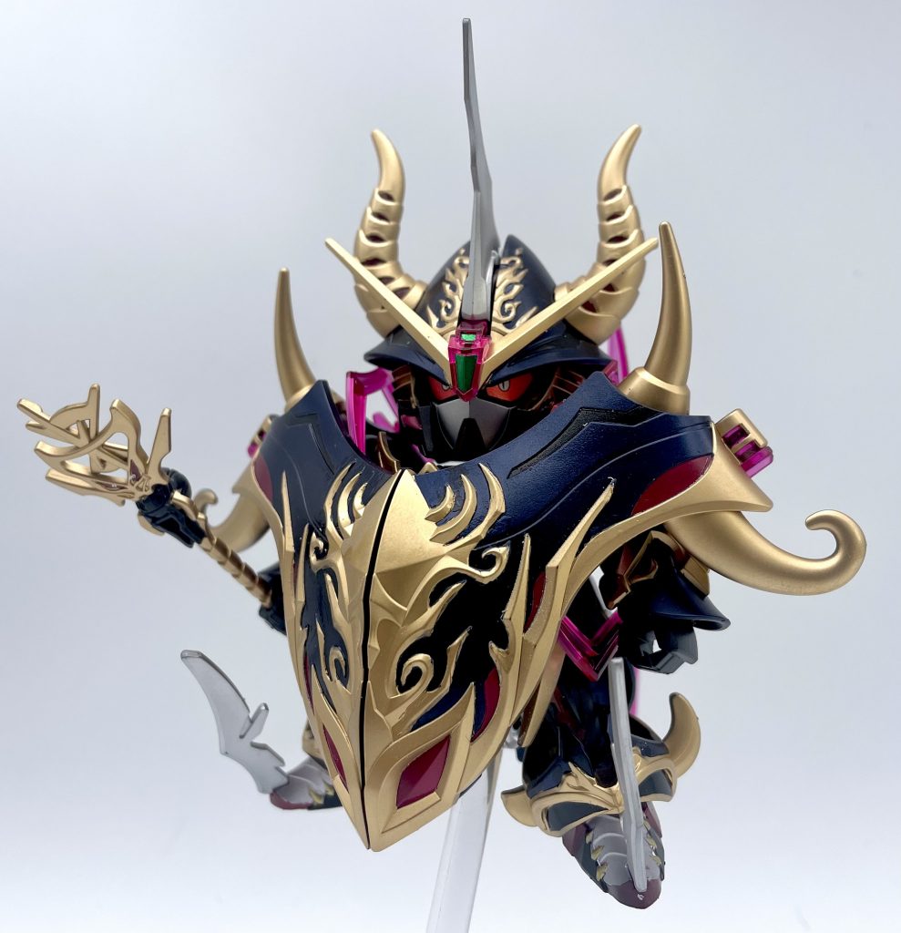 サタンガンダムを彷彿とさせるマント形態。ボリューミーでカッコいい！