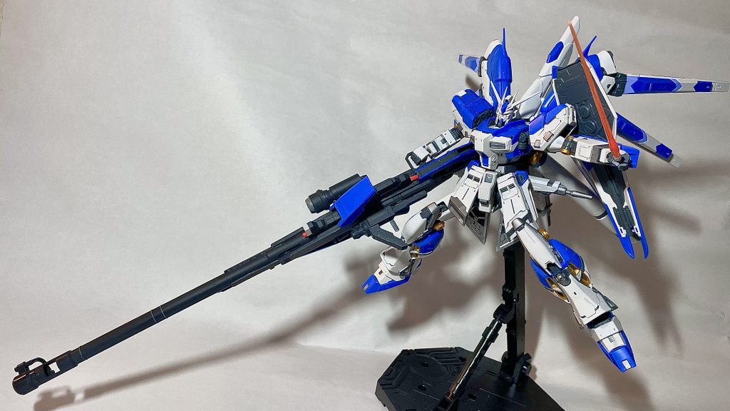 片手で担ぐにはなかなか重たくて足で支えないとつらい。