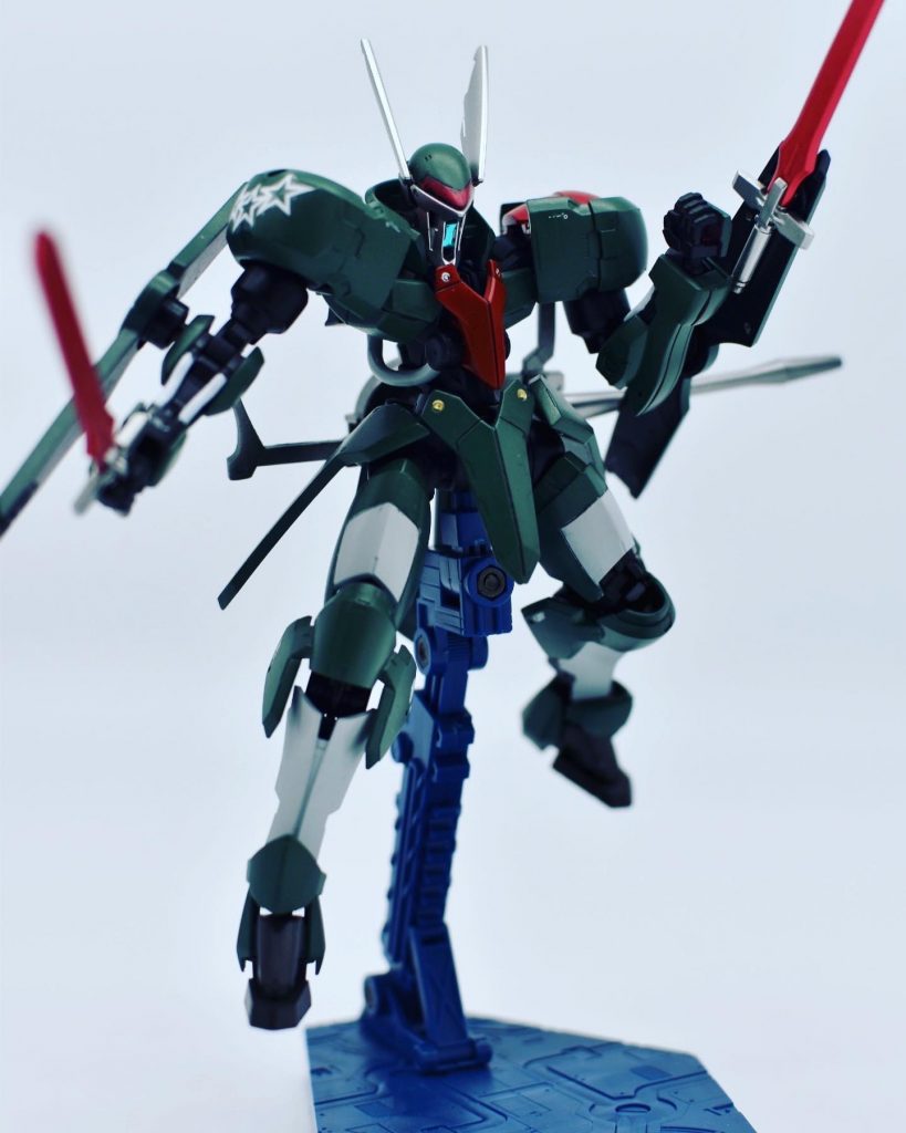 グリムゲルデは躍動感のあるポーズもとれてカッコいいですよね。ホロスターズとデカールで入れようと思ったのですが、くどくなるのも嫌だったので星のマークを。