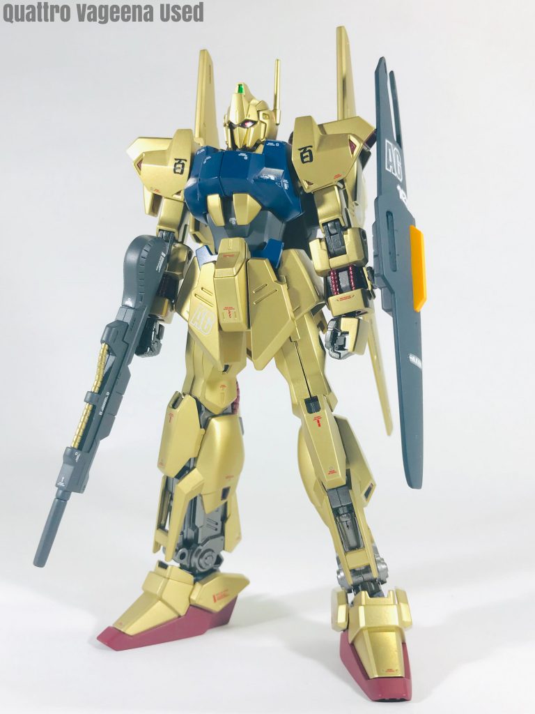 先ずはクワトロ専用機です。味気ないのでネモのシールドを持たせましたが、後は何も手を加えずプレーンに仕上げております。