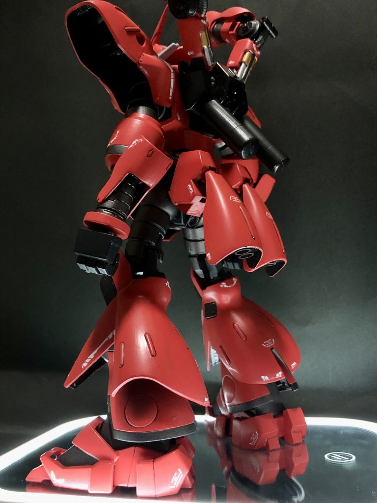 サイドとリア元のサイドアーマーをリアアーマー兼バーニアにして、ゾゴックの開脚の優秀さをそのままにしています脚部はサザビーのガワの下にそのままゾゴックの脚を被せられました