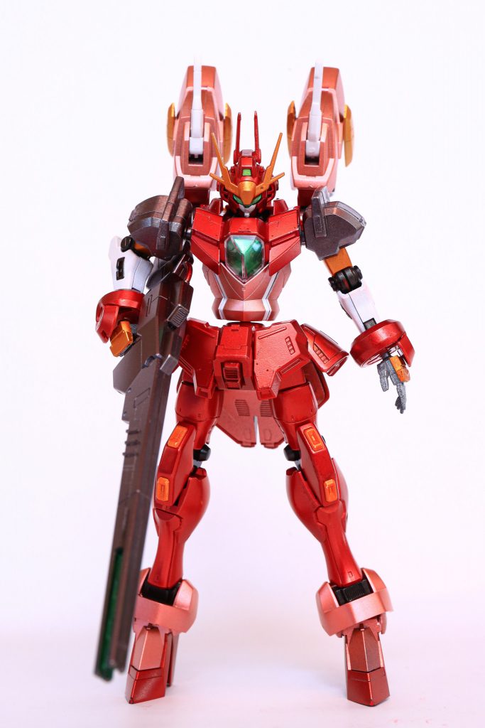 少しだけスジボリとディテールアップしています塗装はガンダムマーカーエアブラシのみです赤→ロイヤルメタレッドピンク→メタリックセットレッドオレンジ→メタリックオレンジ白→ニューホワイト黒→メタリックブラック薄グレー→シャインシルバー濃グレー→ヘビーガンメタリック緑→ルミナスメタグリーン胸はマスキングが難しかったので付属の緑色のシールを使いました2作品目ということもあり、エヴァ弐号機をイメージしながらさっと塗ってみました