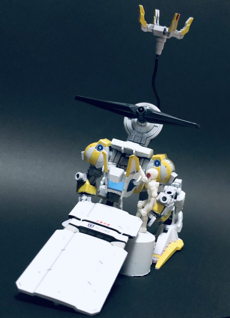 搭乗時には、アーマードトルーパーのように頭を下げさせて乗り込みます。