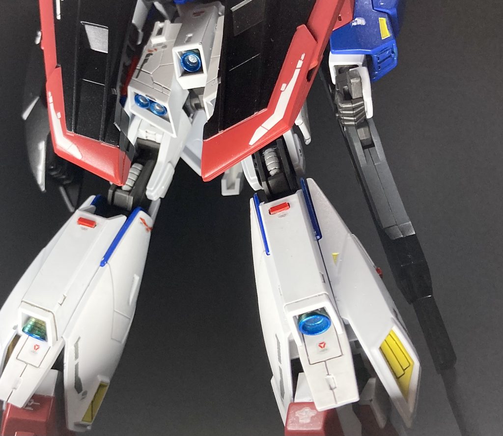 バーニアとスカートの筋彫り頑張った