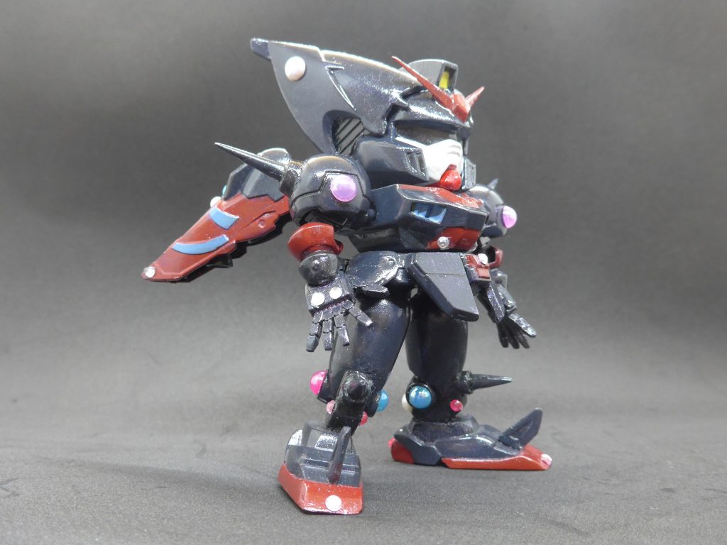 耳のモールド入りプラ板はこの写真がわかりやすいですね。背中のバインダー?にもバーニアを入れています。