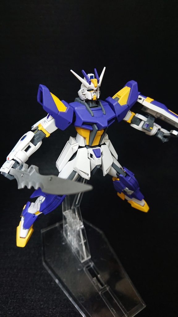 部分塗装にタミヤのエナメル塗料・パープル・フラットブラック・フラットイエロー・フラットレッド・ダークグレイセンサー部分にはMr.メタリックカラーGX・メタルブルー