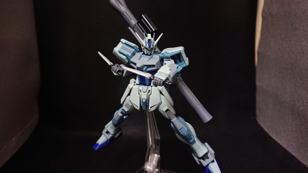 あまり盛らず装備はなるべくシンプルにしたかったので、アーマーシュナイダーとバズーカのみですアーマーシュナイダーを持たせるならこのポーズはさせたいなと考えていました