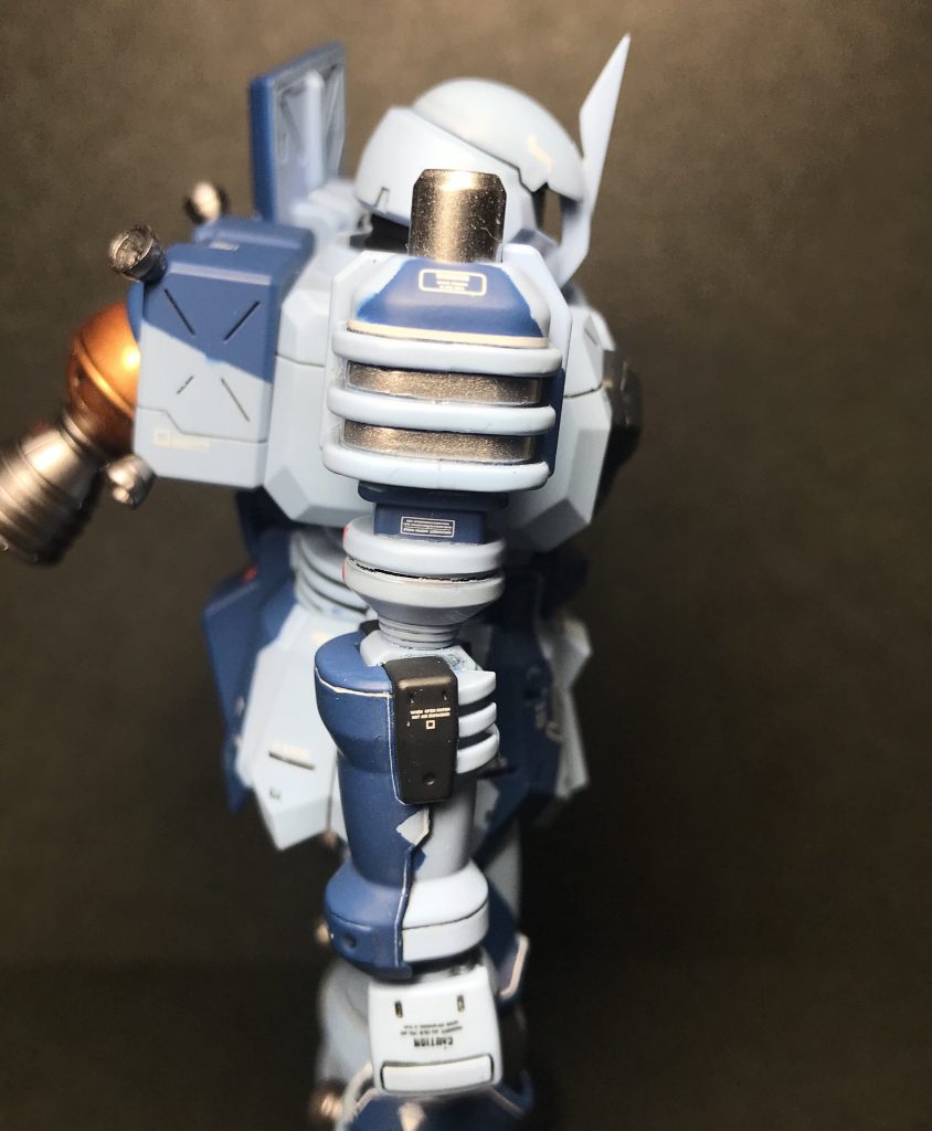 側面。肩の迷彩マスキング甘くて失敗したのを白のラインデカールで誤魔化しました(笑)