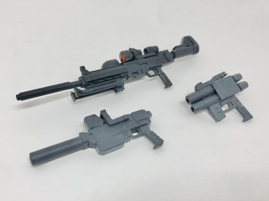 R-4タイプビームライフル、改良型100mmマシンガン、二連ビームガンをセミスクラッチで製作しました。それぞれレンズ部分はクリアレジンでそれっぽくしています。