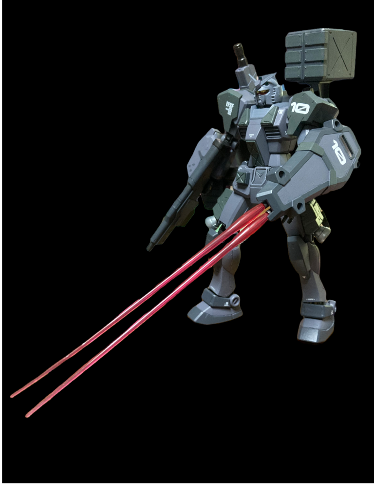 元々のシールドはミキシングでジムIIIに使ってしまったのでこれもジャンクから持ってきました。バックパックをオリジナルから変えたのでサーベルを2本ともシールドに取り付けそのままツインビームサーベルとして使用できるようにしました。量産機と違いガンダムは頭の中が公式派生機のイメージで固まってしまっているのであまり良いアイディアが浮かばなかったなという感じでしたが今回の経験を次に生かされたらなと思います。けど個人的にはお気に入りなデザインになりました！ここまで見ていただき本当にありがとうございましたm(_ _)m