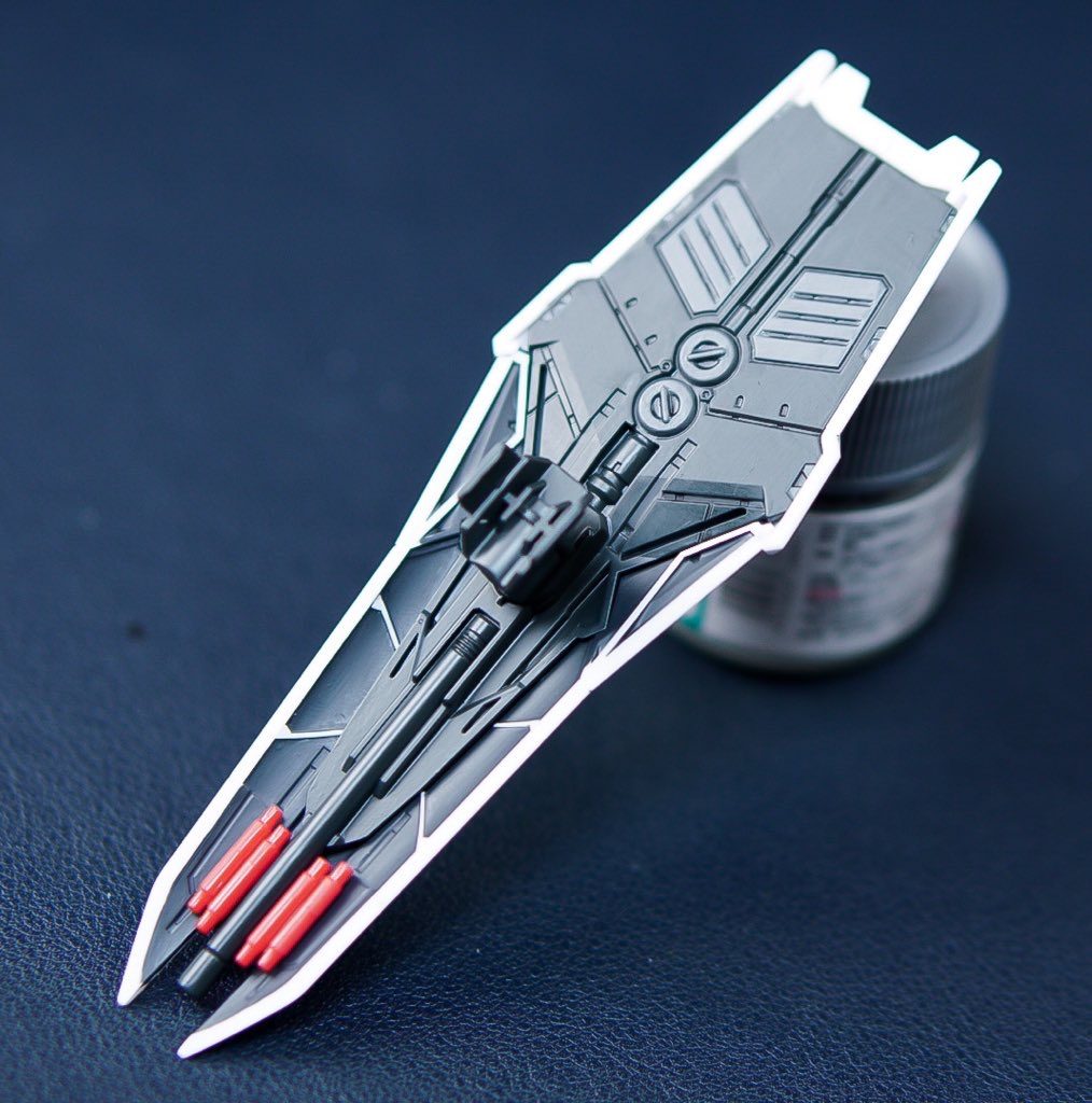 途中経過ですが、気に入っている盾裏の写真🌞