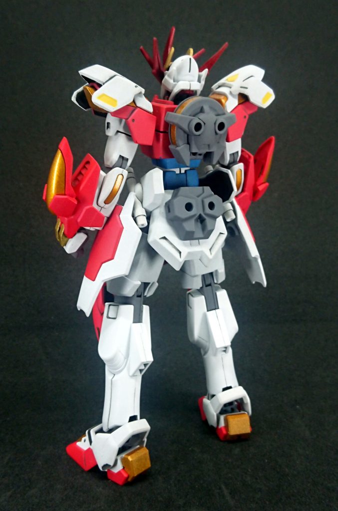 バックショット。背中と腰に色々付けられるようにかつ格闘機なので基本は身軽にという事でシンプルに。