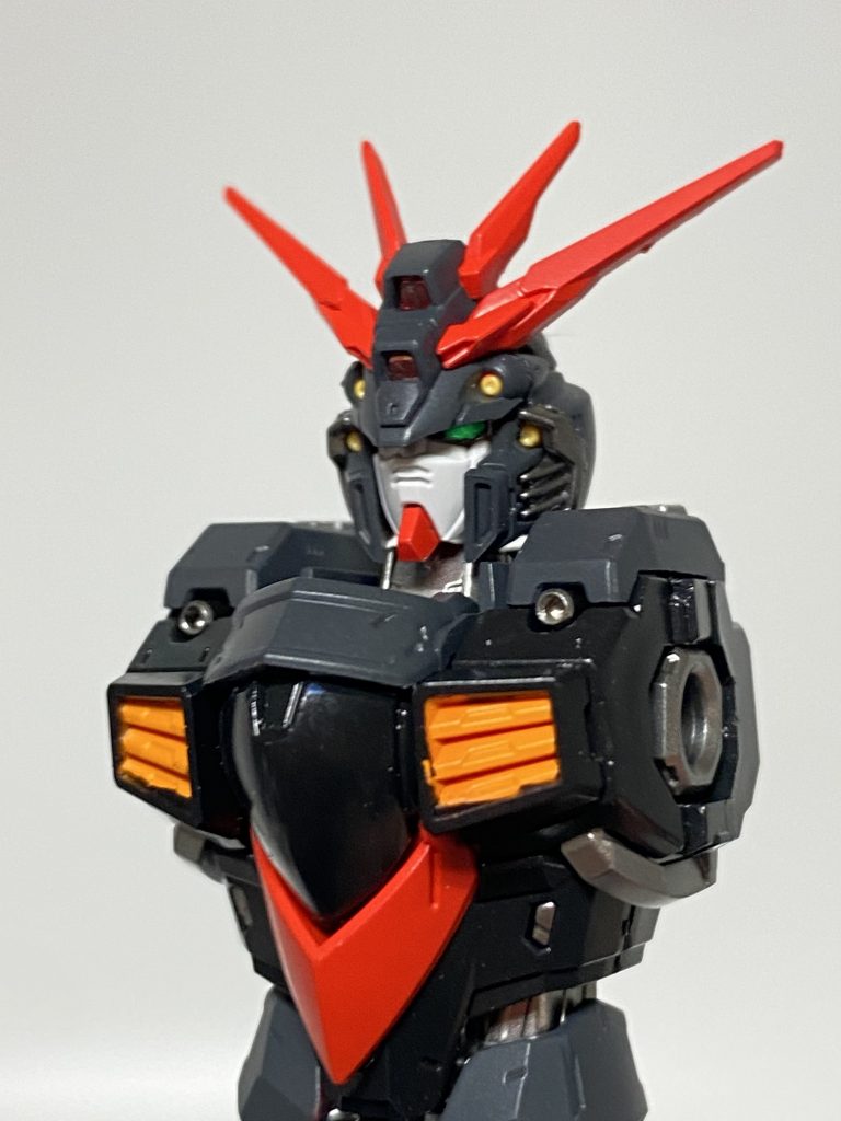 各パーツ塗り分けて組み込み。フレームのダークアイアンが良いアクセントに。赤は朱色系にしたかったのでシャインレッドに蛍光オレンジ混ぜてます。赤に蛍光オレンジ、蛍光ピンク混ぜると発色が良くなります。